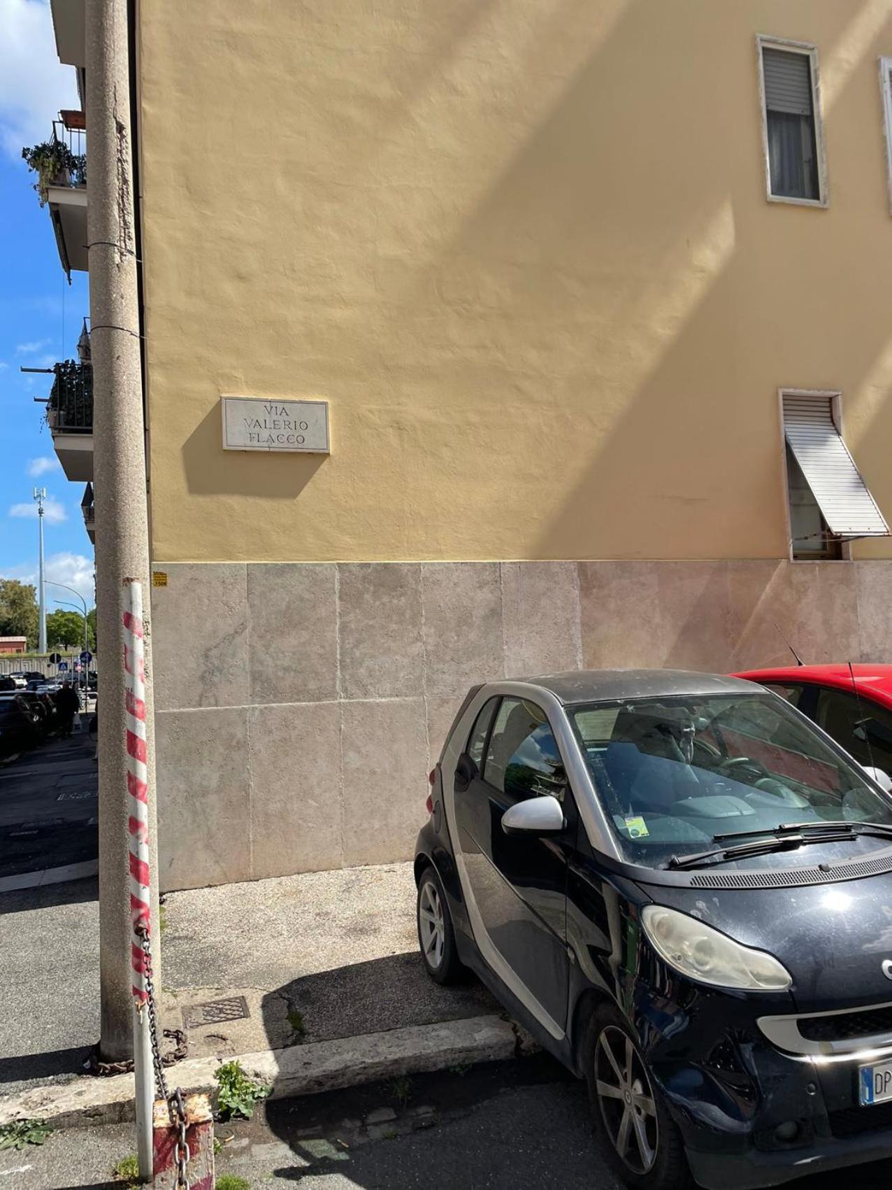 B8 Wang Roma